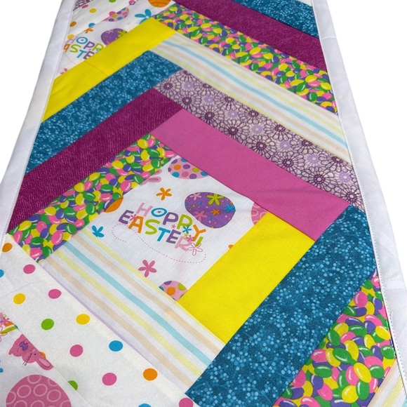 Handmade Easter table runner - Picture 3 of 8